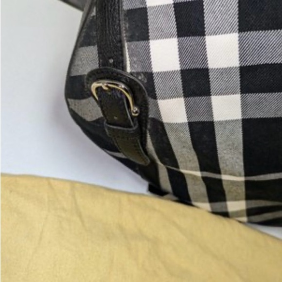 Burberry Black/White Nova Check Canvas And Leather Buckle Hobo - Picture 4 of 17